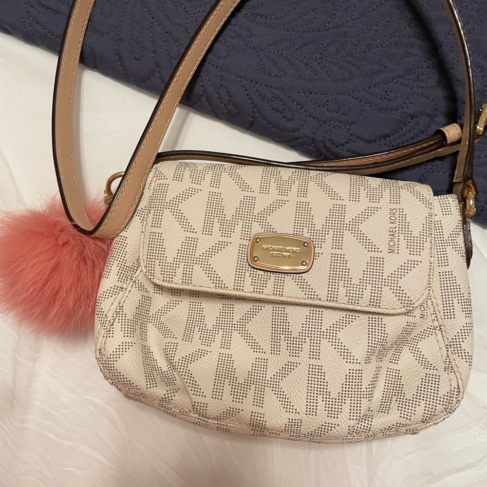 Small MK purse with MK key chain